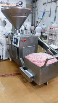 Embutideira com torcedor de lingui�as e com tombador Risco RS 114