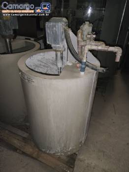 Tanque em polmero com eixoem inox e com bomba diafragma